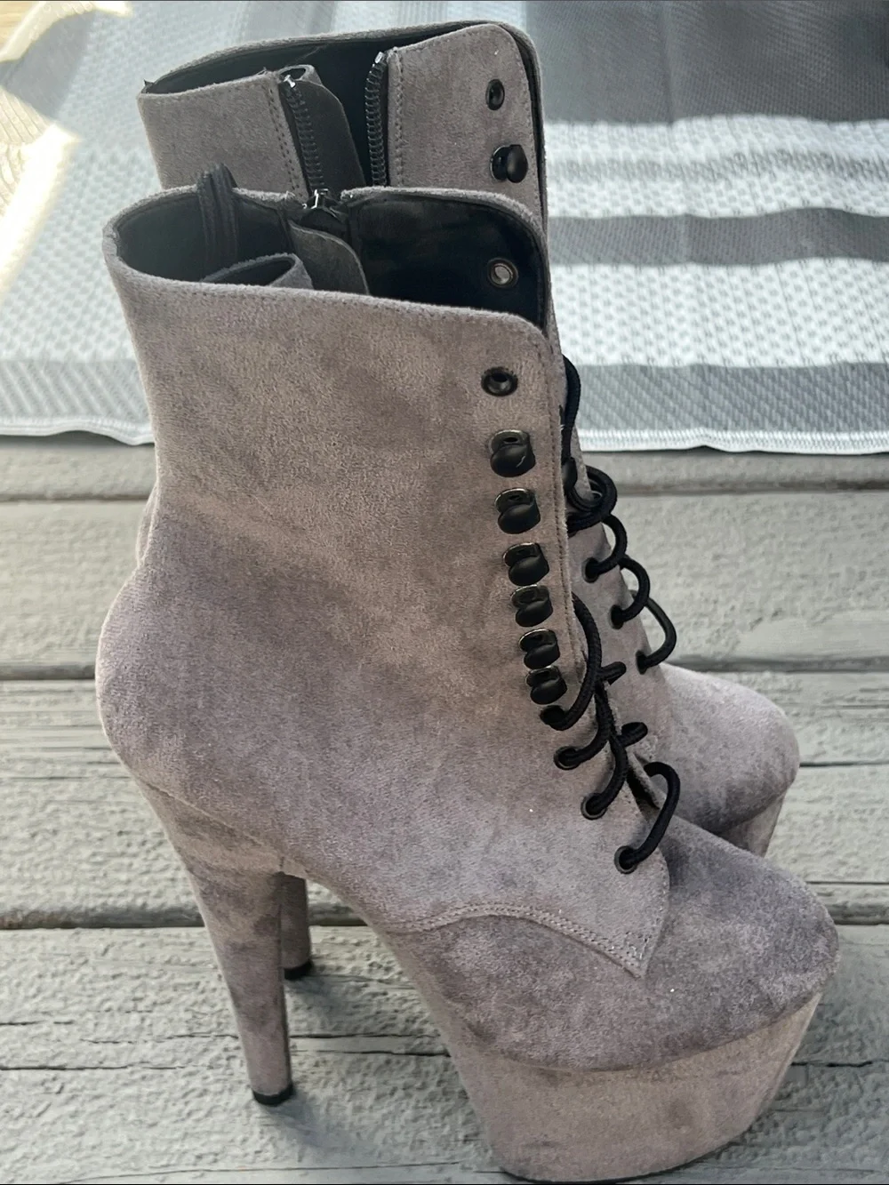 Pleaser Adore Lace Up sz 7